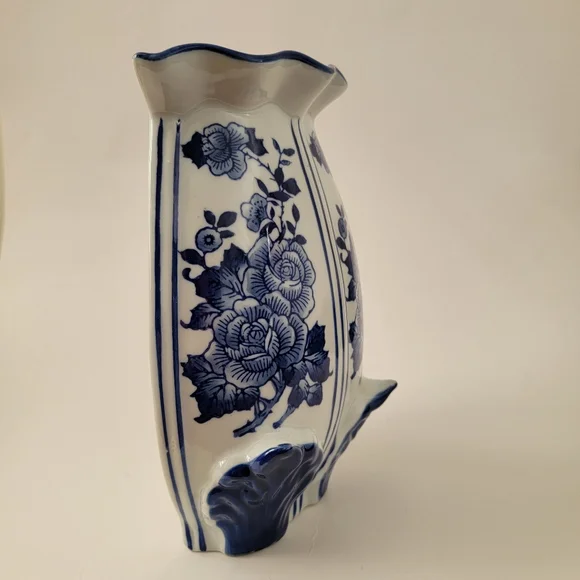 Formalities By Braum Bros. Blue & White Porcelain Floral Wall Pocket Vase Vessel - Picture 2 of 10